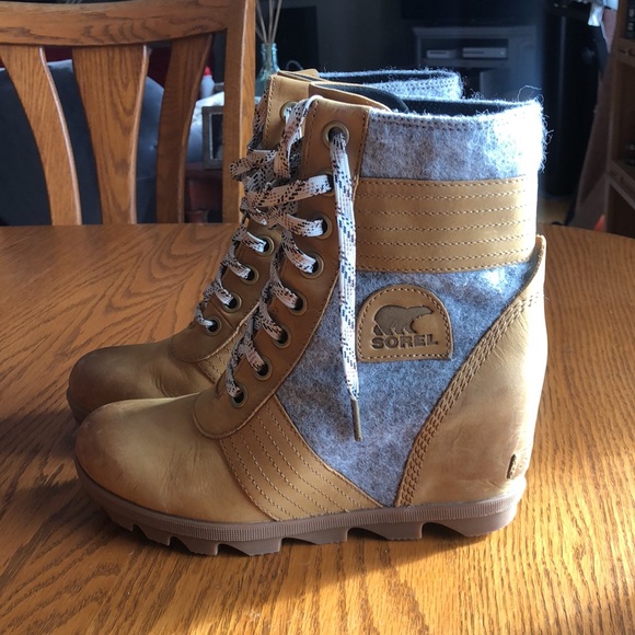 Sorel Wedges - Picture 2 of 3